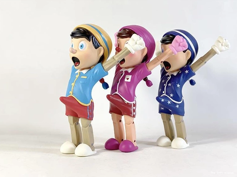 PINOCCHIO WOOD FIGURES AWAKENING) (A 0824